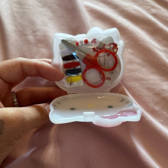 Rare Sanrio Hello Kitty Sewing Kit. Brand New. - Picture 2 of 3